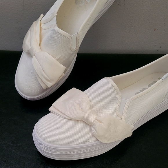 KEDS WOMEN'S TRIPLE DECKER BOW SLIP ON SNEAKERS